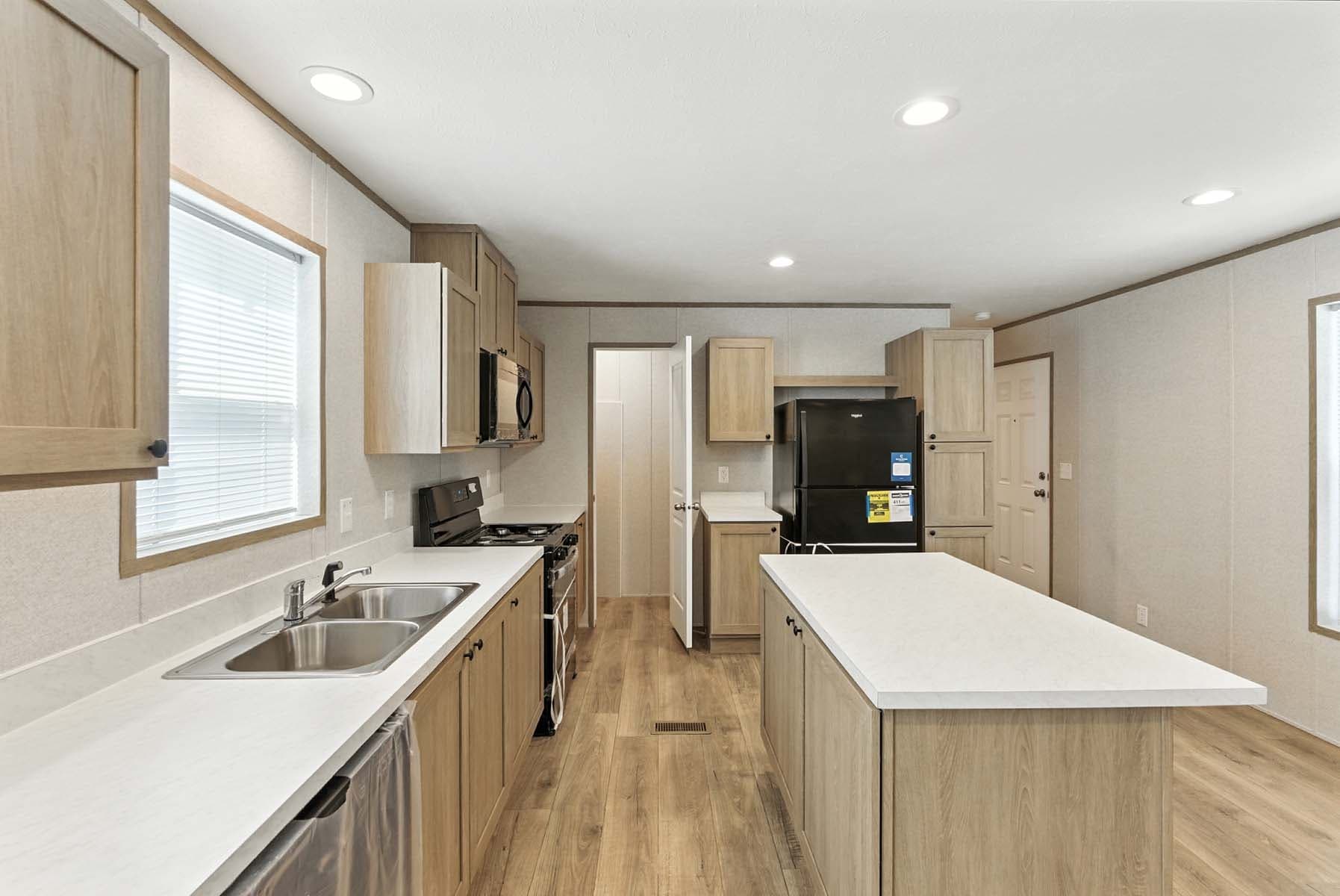 Click to enlarge Monte single wide home — kitchen (photo 19 of 37)