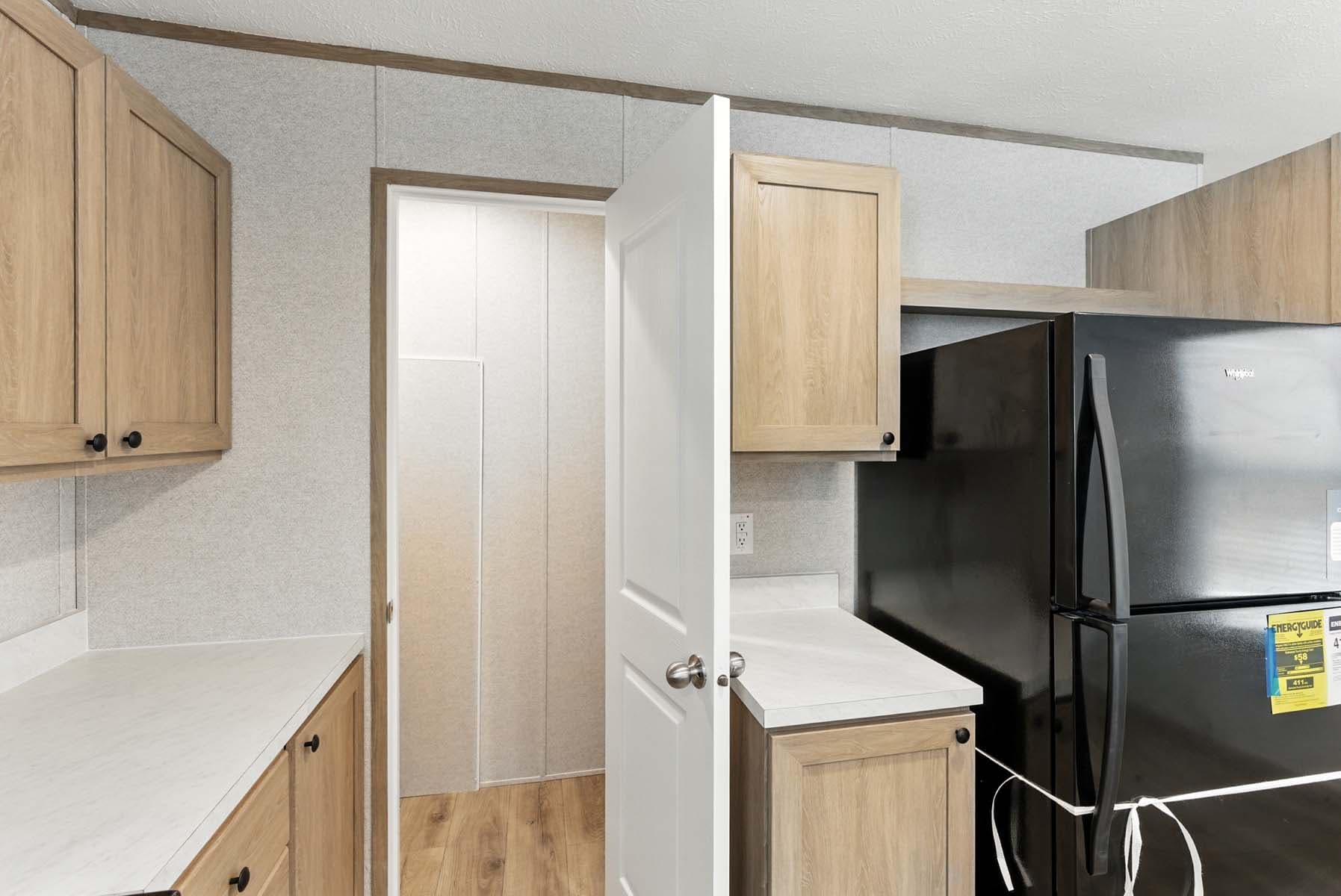 Click to enlarge Monte single wide home — kitchen (photo 23 of 37)