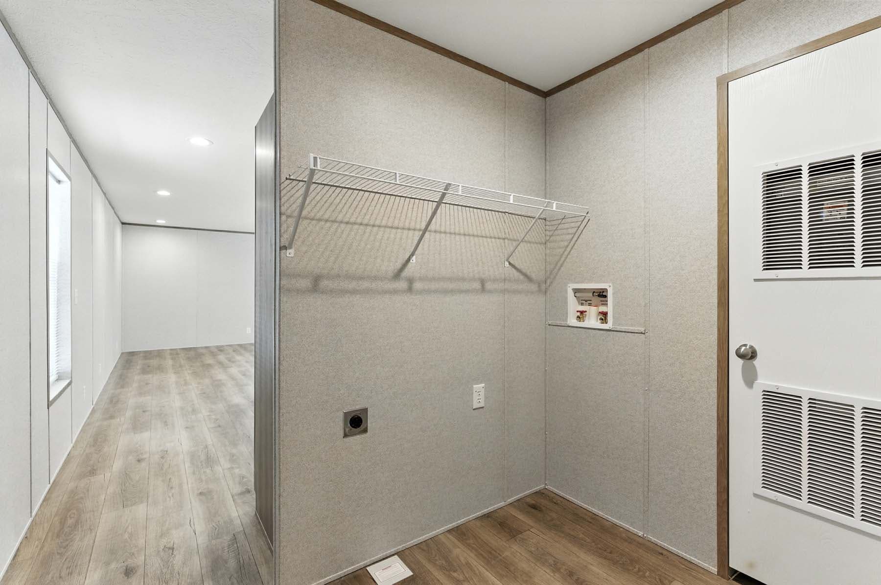 Click to enlarge Monte single wide home — utility room (photo 37 of 37)